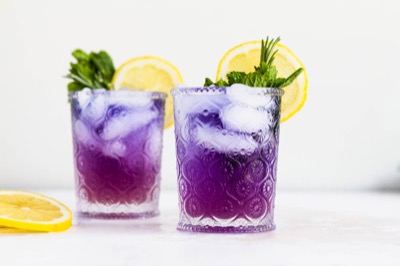 ice drink con blue matcha